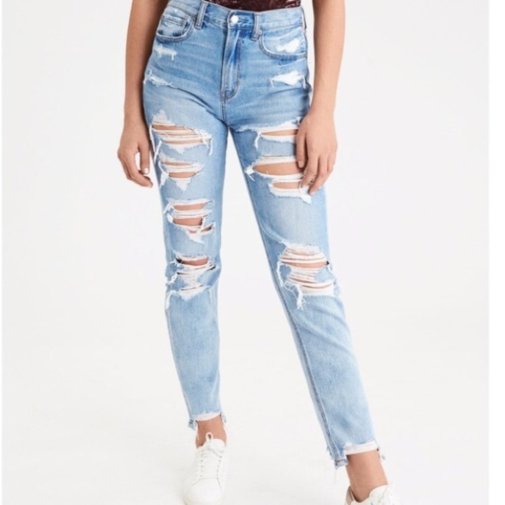 American Eagle light washed boyfriend jeans
